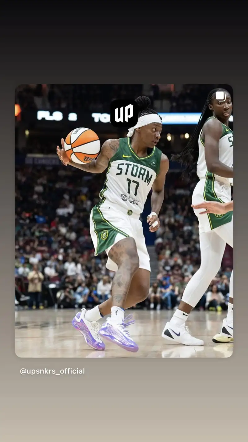 爱德华兹更新ins，晒出WNBA女将上脚的AE系列球鞋