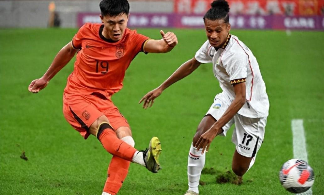 pg官网-中国足球“好样的”！2-1险胜东帝汶，暂居小组第2，目标晋级决赛