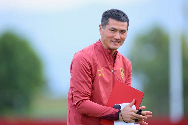 pg电子-马德兴：国足迪拜基地草坪质量远超海口，多支欧洲俱乐部在此冬训